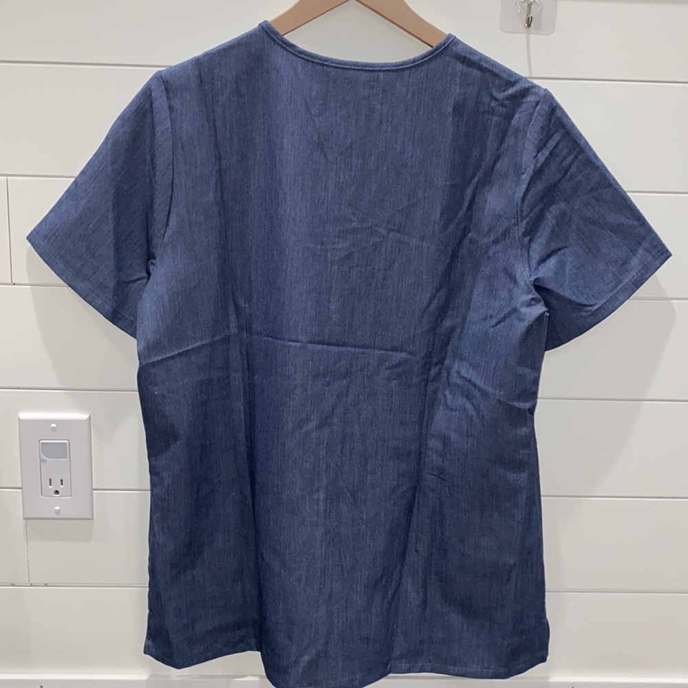 Figs scrub top - Picture 3 of 4